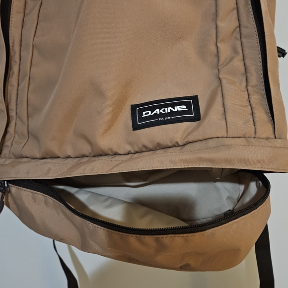 Dakine Women\'s Tan Everyday Backpack with Front Pocket main image 7